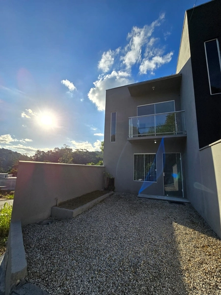 Sobrado Geminado à Venda Bairro Azambuja | 78m² | Mobiliado | R$ 299.000: 2ª foto da galeria de imagens do imóvel