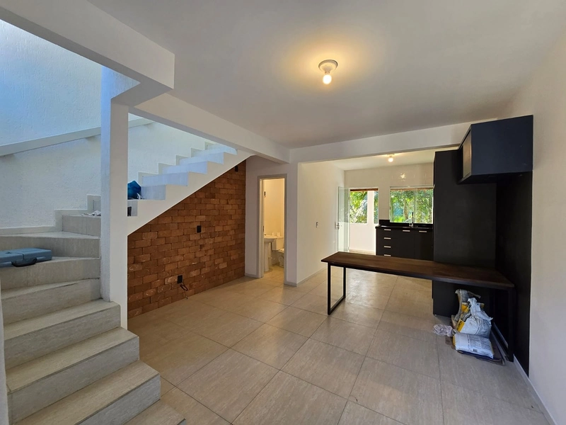 Sobrado Geminado à Venda Bairro Azambuja | 78m² | Mobiliado | R$ 299.000: 6ª foto da galeria de imagens do imóvel