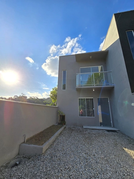 Sobrado Geminado à Venda Bairro Azambuja | 78m² | Mobiliado | R$ 299.000: 5ª foto da galeria de imagens do imóvel
