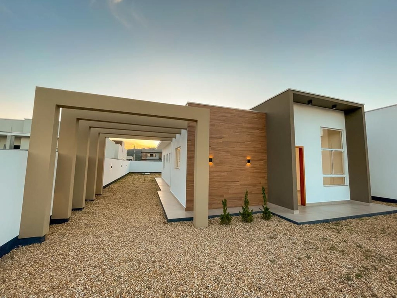 Casa nova individual no terreno