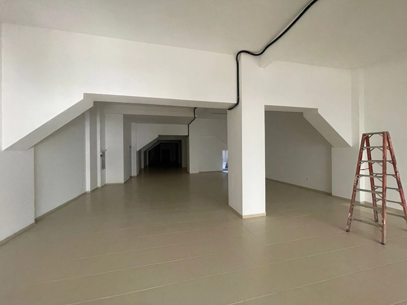 SALA COMERCIAL PARA LOCAÇÃO – FRENTE AVENIDA | MEIA PRAIA: 6ª foto da galeria de imagens do imóvel