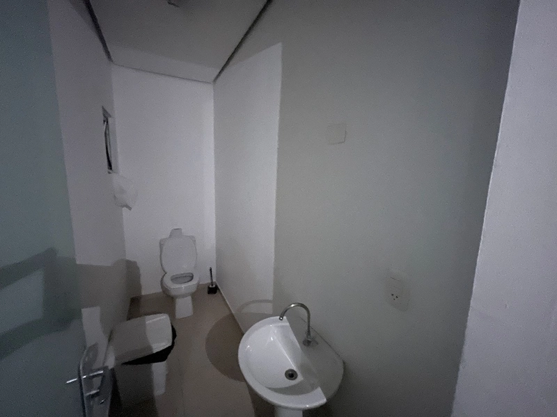 SALA COMERCIAL PARA LOCAÇÃO – FRENTE AVENIDA | MEIA PRAIA: 7ª foto da galeria de imagens do imóvel