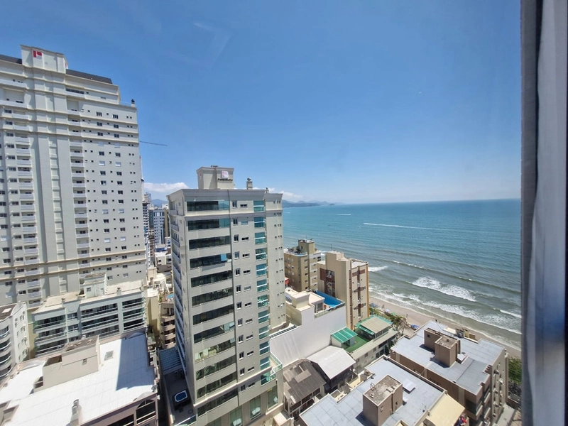 Localizado na quadra do mar - Apartamento 3 suítes, 3 vagas, Itapema.: 2ª foto da galeria de imagens do imóvel