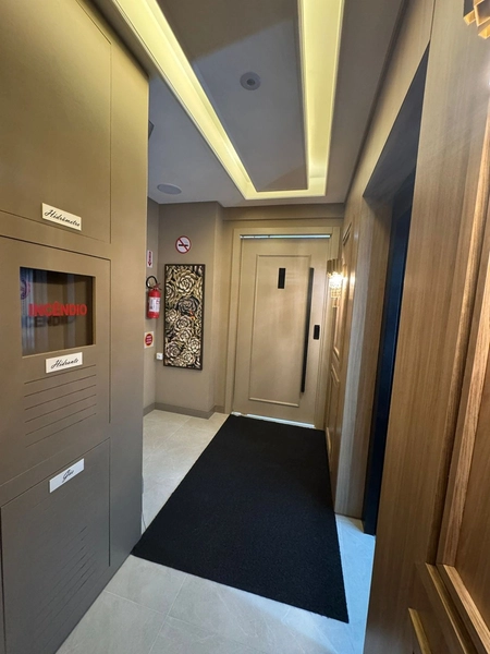 Apartamento mobiliado finissimo acabamento localizado proximo ao píer quadra mar no bairro Meia Praia Itapema SC.: 5ª foto da galeria de imagens do imóvel