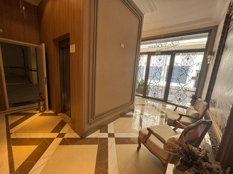 Apartamento mobiliado finissimo acabamento localizado proximo ao píer quadra mar no bairro Meia Praia Itapema SC.: 1ª foto da galeria de imagens do imóvel