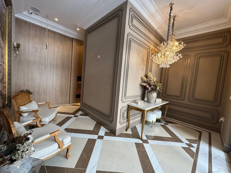 Apartamento mobiliado finissimo acabamento localizado proximo ao píer quadra mar no bairro Meia Praia Itapema SC.: 3ª foto da galeria de imagens do imóvel