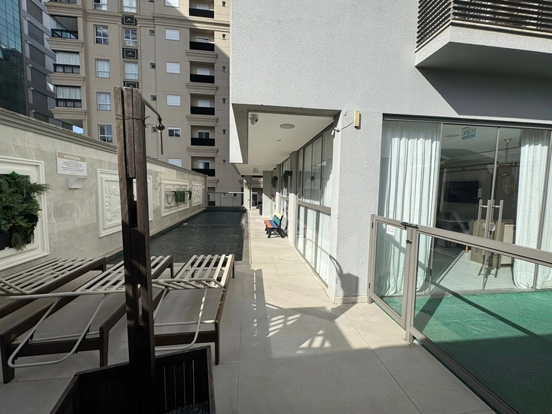 Apartamento mobiliado finissimo acabamento localizado proximo ao píer quadra mar no bairro Meia Praia Itapema SC.: 8ª foto da galeria de imagens do imóvel