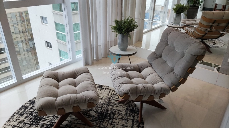 Apartamento à venda em Meia Praia, localizado na segunda quadra: 24ª foto da galeria de imagens do imóvel