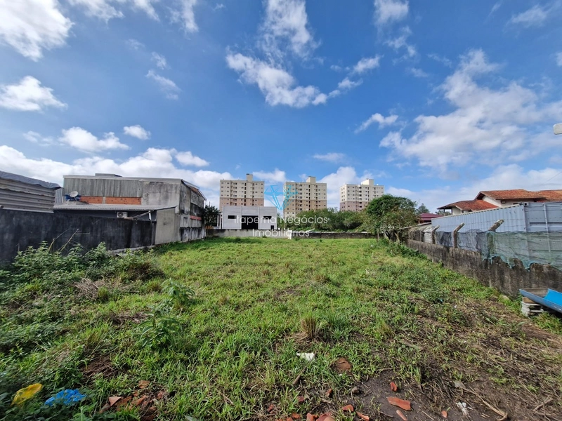 Excelente oportunidade para quem busca um terreno amplo e bem localizado no bairro Morretes, em Itapema.  CARACTERÍSTICAS:  1.080 m² de área Amplo espaço para diferentes possibilidades de utilização Fácil acesso Excelente localização no bairro Morretes  VALORES:  Aluguel: R$ 3.000,00 mensais IPTU: Incluso no valor da locação  Uma ótima opção para quem precisa de espaço e localização estratégica.  Entre em contato para mais informações e agende uma visita.: 3ª foto da galeria de imagens do imóvel