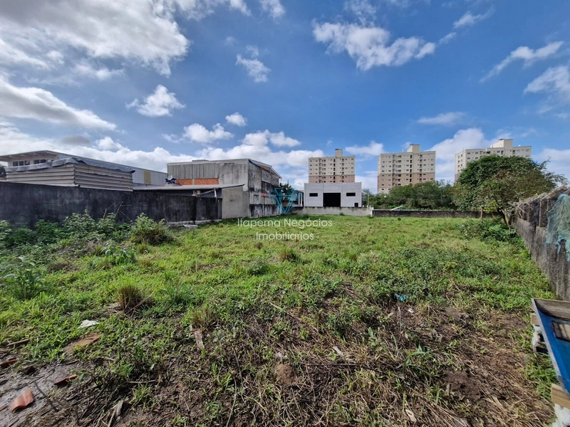 Excelente oportunidade para quem busca um terreno amplo e bem localizado no bairro Morretes, em Itapema.  CARACTERÍSTICAS:  1.080 m² de área Amplo espaço para diferentes possibilidades de utilização Fácil acesso Excelente localização no bairro Morretes  VALORES:  Aluguel: R$ 3.000,00 mensais IPTU: Incluso no valor da locação  Uma ótima opção para quem precisa de espaço e localização estratégica.  Entre em contato para mais informações e agende uma visita.: 1ª foto da galeria de imagens do imóvel