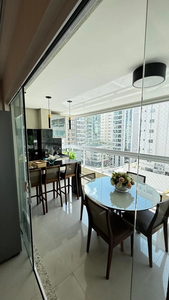 Apartamento com 3 Suítes e 3 Vagas na Segunda Quadra do Mar – 158 m² de Área Privativa: 4ª foto da galeria de imagens do imóvel