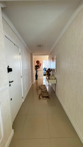 Apartamento com 3 Suítes e 3 Vagas na Segunda Quadra do Mar – 158 m² de Área Privativa: 10ª foto da galeria de imagens do imóvel