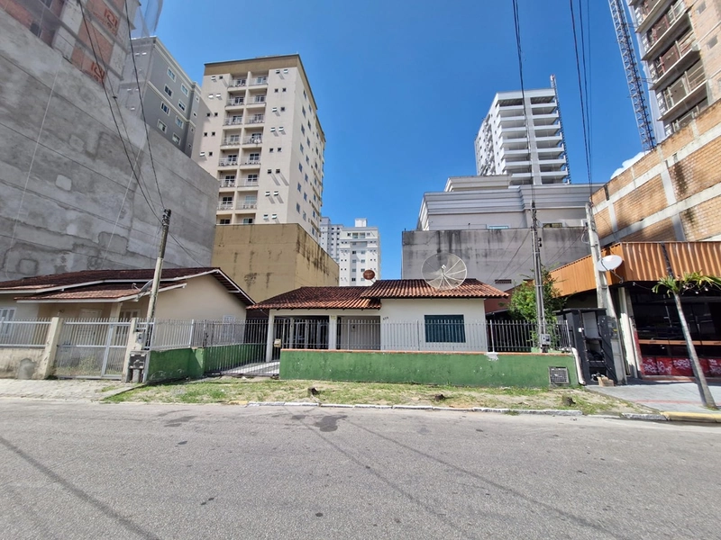 TERRENO COM CASA – MEIA PRAIA / ITAPEMA-SC (3ª QUADRA): 1ª foto da galeria de imagens do imóvel