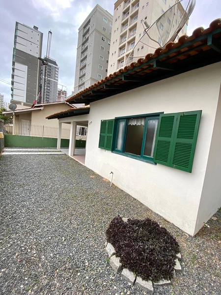 TERRENO COM CASA – MEIA PRAIA / ITAPEMA-SC (3ª QUADRA): 3ª foto da galeria de imagens do imóvel