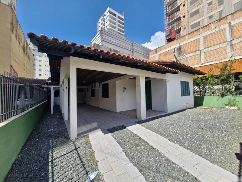 TERRENO COM CASA – MEIA PRAIA / ITAPEMA-SC (3ª QUADRA): 4ª foto da galeria de imagens do imóvel