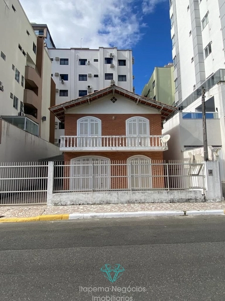 Casa 4 dormitórios, sendo 1 suíte. Quadra mar/ Itapema: 3ª foto da galeria de imagens do imóvel