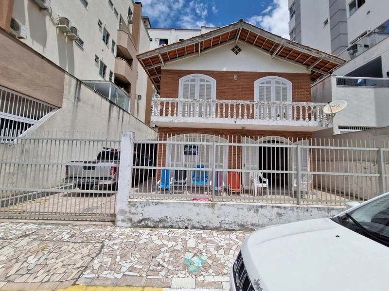 Casa 4 dormitórios, sendo 1 suíte. Quadra mar/ Itapema: 1ª foto da galeria de imagens do imóvel