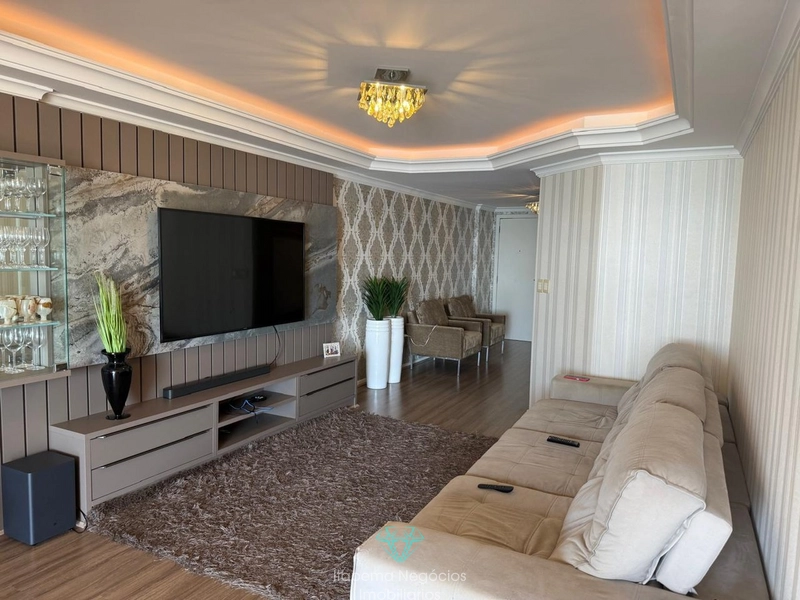 Apartamento em ótima localização com 4 quartos, Mobiliado - Quadra mar: 1ª foto da galeria de imagens do imóvel