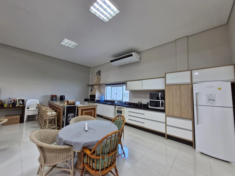 Venda – Hangar Mobiliado: 4ª foto da galeria de imagens do imóvel