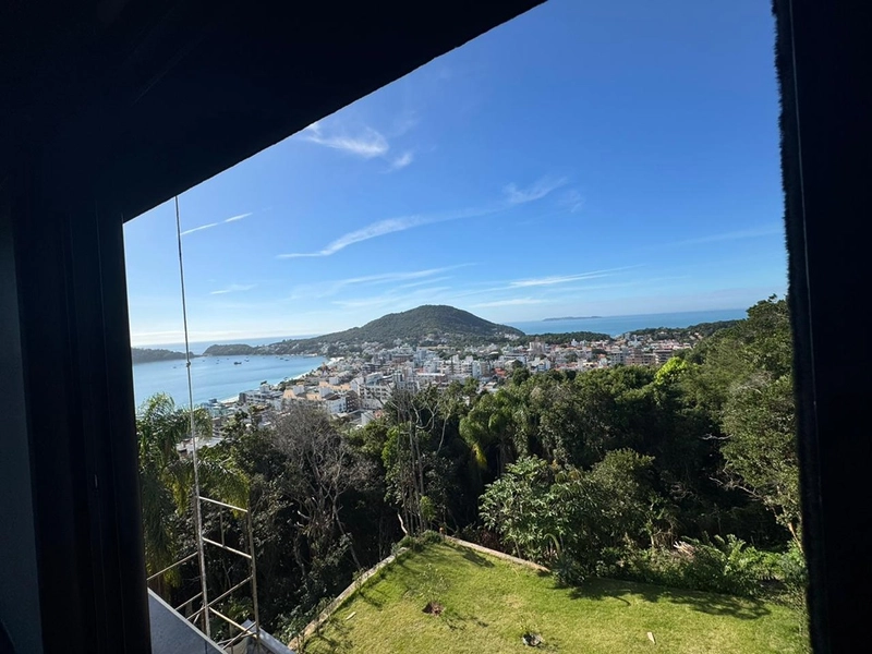 Casa de Alto Padrão em Condomínio Fechado em Bombinhas/SC: 3ª foto da galeria de imagens do imóvel