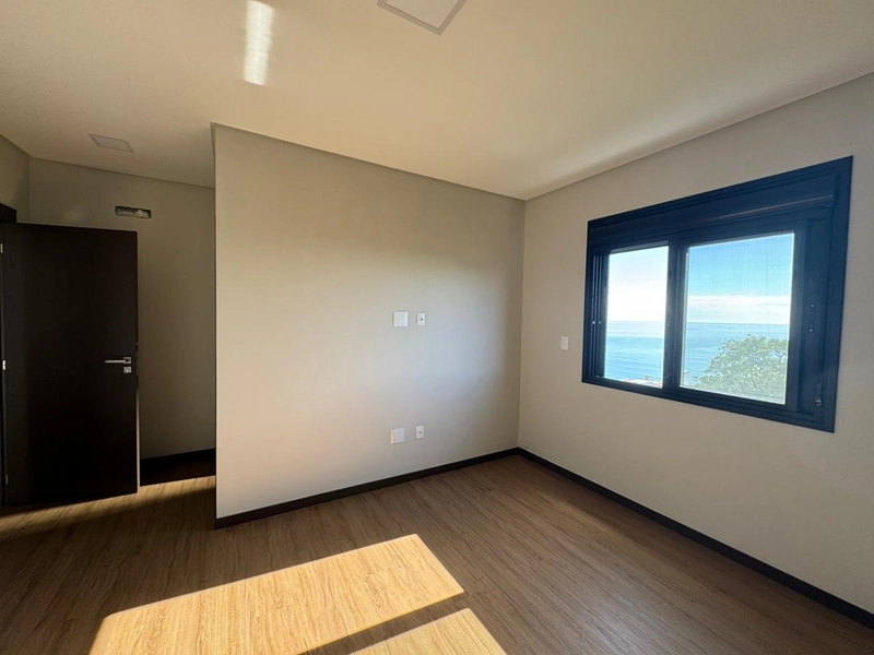 Casa de Alto Padrão em Condomínio Fechado em Bombinhas/SC: 34ª foto da galeria de imagens do imóvel