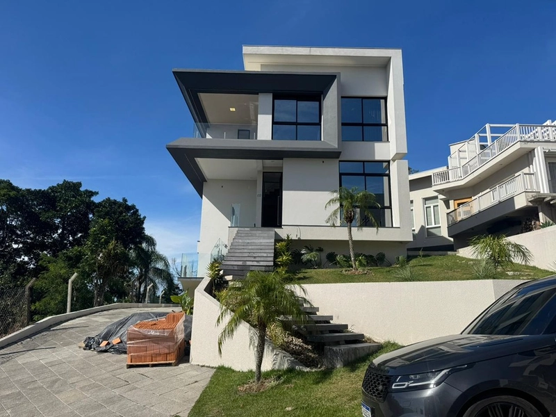 Casa de Alto Padrão em Condomínio Fechado em Bombinhas/SC: 1ª foto da galeria de imagens do imóvel