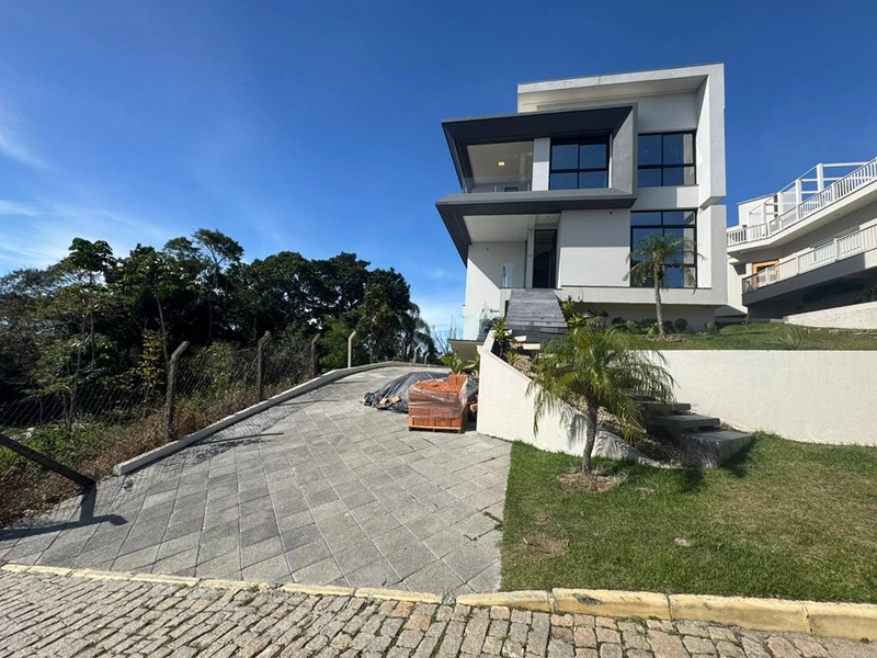 Casa de Alto Padrão em Condomínio Fechado em Bombinhas/SC: 86ª foto da galeria de imagens do imóvel