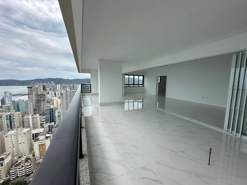 Luxo e Conforto Frente à Avenida Nereu Ramos em Itapema, SC: 1ª foto da galeria de imagens do imóvel