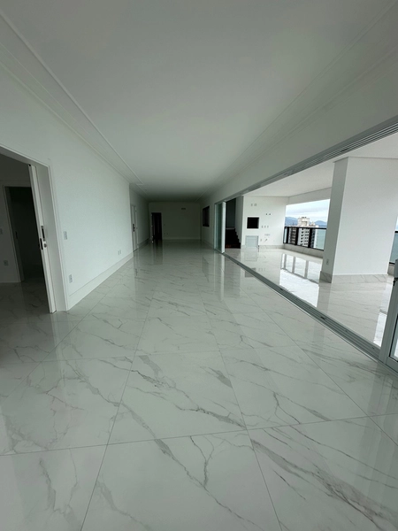 Luxo e Conforto Frente à Avenida Nereu Ramos em Itapema, SC: 11ª foto da galeria de imagens do imóvel