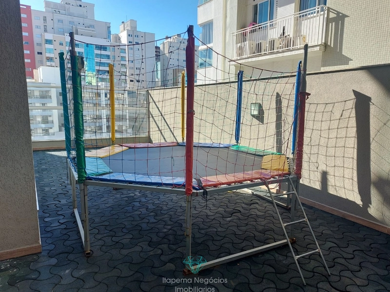 Quadra do mar e frente para Avenida Nereu Ramos.: 32ª foto da galeria de imagens do imóvel