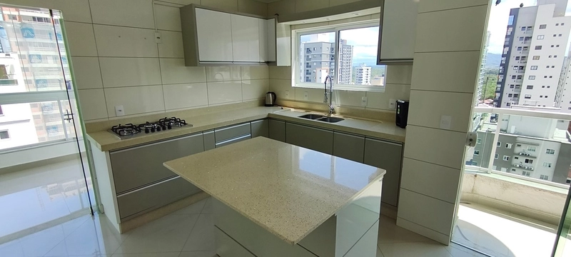 Cobertura Duplex  com Piscina Privativa - 4 vagas - Meia Praia / Itapema: 12ª foto da galeria de imagens do imóvel