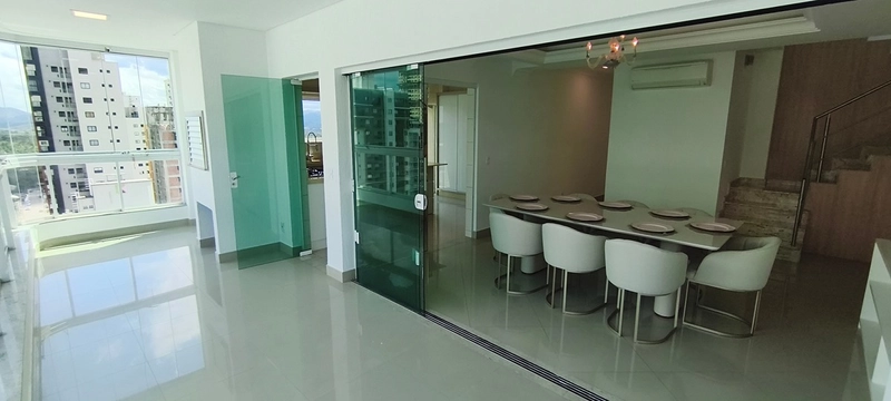 Cobertura Duplex  com Piscina Privativa - 4 vagas - Meia Praia / Itapema: 2ª foto da galeria de imagens do imóvel