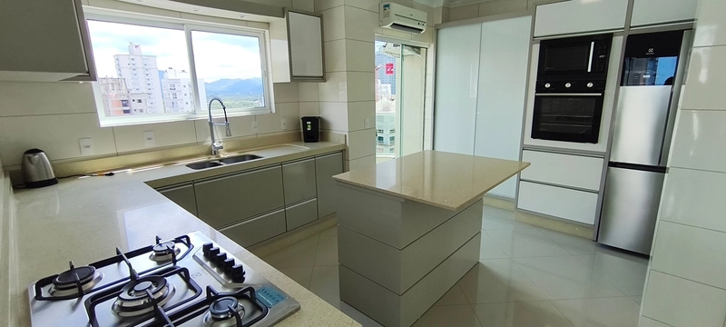 Cobertura Duplex  com Piscina Privativa - 4 vagas - Meia Praia / Itapema: 11ª foto da galeria de imagens do imóvel