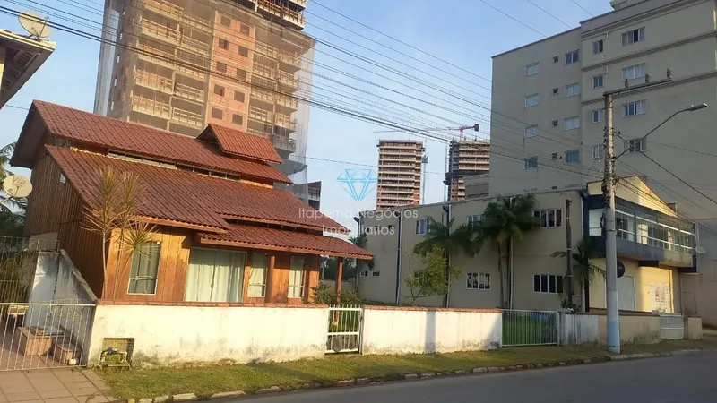 Terreno em Meia Praia.: 1ª foto da galeria de imagens do imóvel