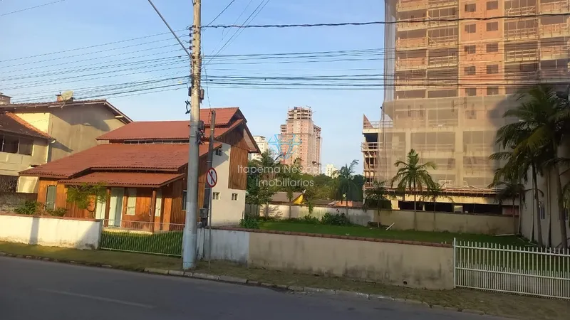 Terreno em Meia Praia.: 2ª foto da galeria de imagens do imóvel