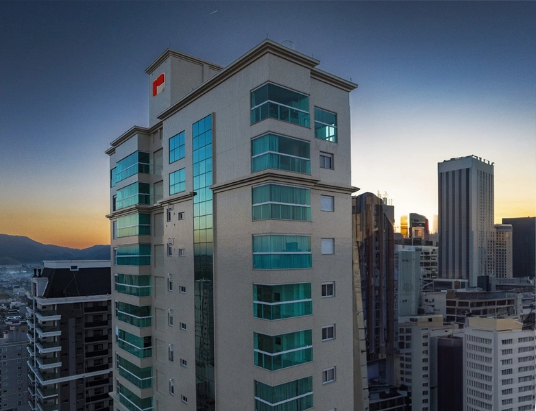 Pronto para morar - Apartamento à venda em Meia Praia - Itapema/SC, alto padrão.: 3ª foto da galeria de imagens do imóvel