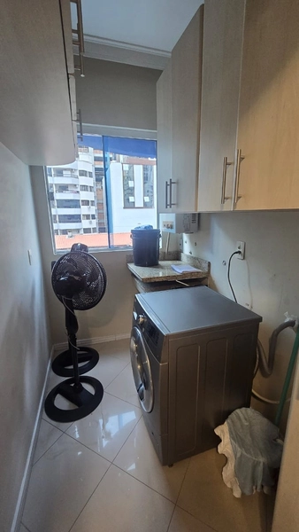 AMPLO APARTAMENTO DIFERENCIADO NA MEIA PRAIA – A 400M DO MAR: 10ª foto da galeria de imagens do imóvel