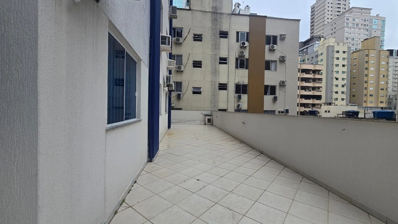 AMPLO APARTAMENTO DIFERENCIADO NA MEIA PRAIA – A 400M DO MAR: 22ª foto da galeria de imagens do imóvel