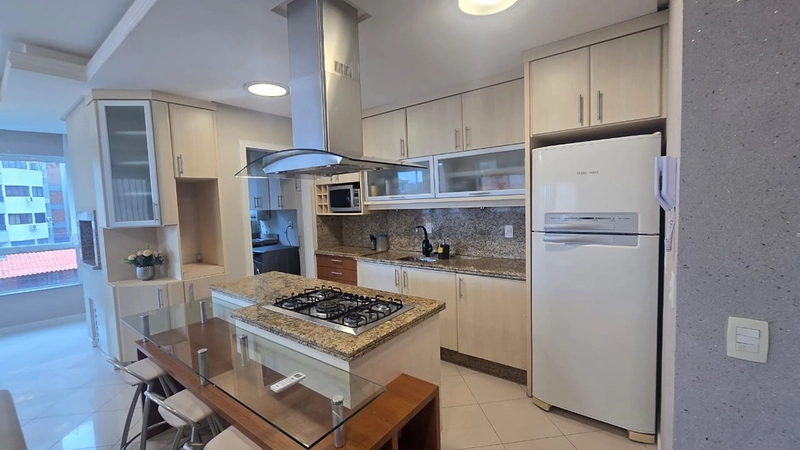 AMPLO APARTAMENTO DIFERENCIADO NA MEIA PRAIA – A 400M DO MAR: 9ª foto da galeria de imagens do imóvel