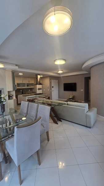 AMPLO APARTAMENTO DIFERENCIADO NA MEIA PRAIA – A 400M DO MAR: 5ª foto da galeria de imagens do imóvel