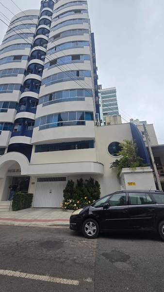 AMPLO APARTAMENTO DIFERENCIADO NA MEIA PRAIA – A 400M DO MAR: 26ª foto da galeria de imagens do imóvel