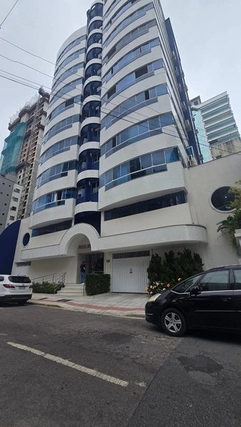 AMPLO APARTAMENTO DIFERENCIADO NA MEIA PRAIA – A 400M DO MAR: 27ª foto da galeria de imagens do imóvel