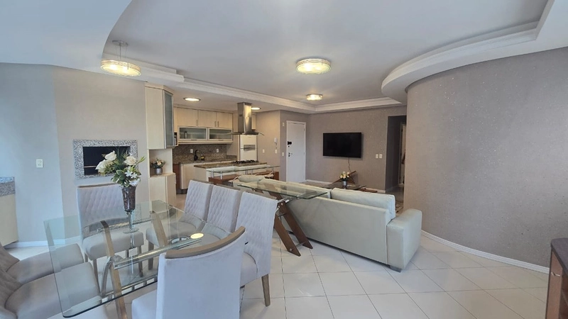 AMPLO APARTAMENTO DIFERENCIADO NA MEIA PRAIA – A 400M DO MAR: 2ª foto da galeria de imagens do imóvel