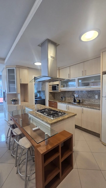 AMPLO APARTAMENTO DIFERENCIADO NA MEIA PRAIA – A 400M DO MAR: 8ª foto da galeria de imagens do imóvel