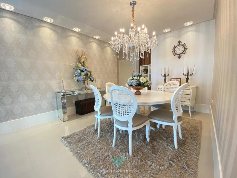 Apartamento 4 Suítes 5 Vagas , Mobiliado e Decorado - Quadra mar: 5ª foto da galeria de imagens do imóvel