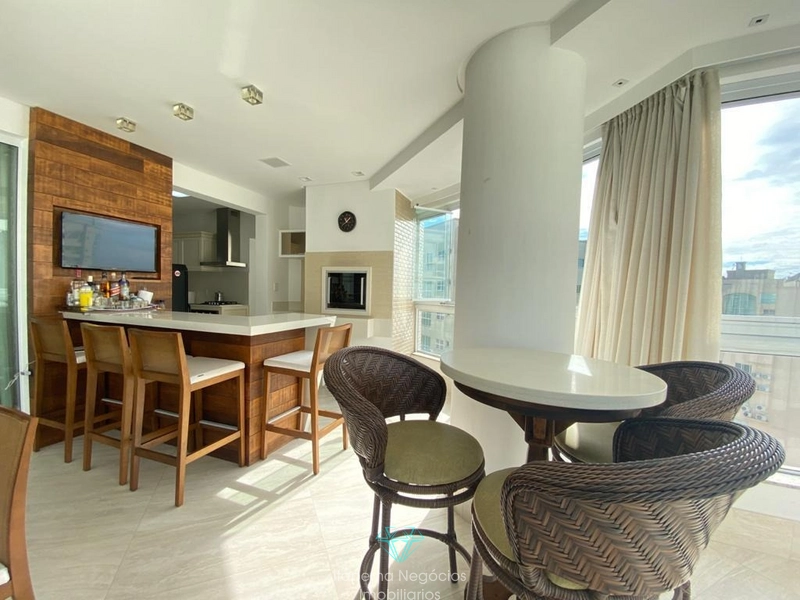 Apartamento 4 Suítes 5 Vagas , Mobiliado e Decorado - Quadra mar: 13ª foto da galeria de imagens do imóvel