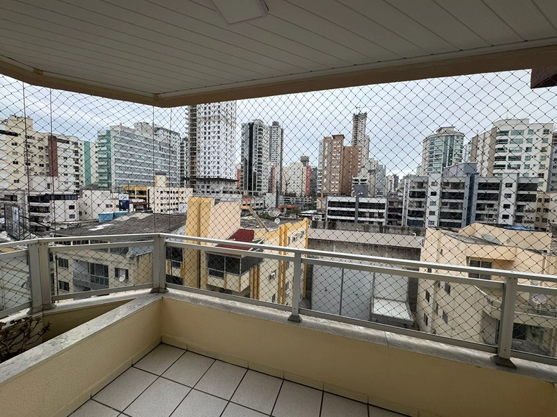 Amplo apartamento mobiliado para locação na Meia Praia: 4ª foto da galeria de imagens do imóvel