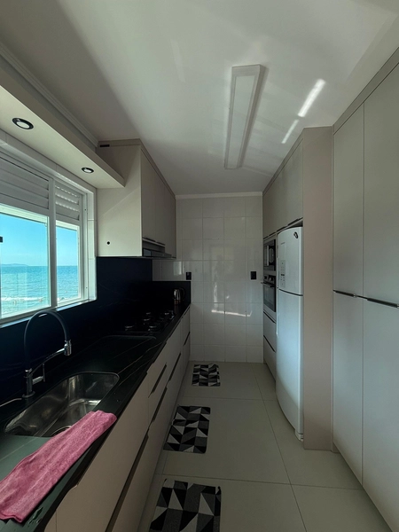 Requinte, frente ao mar, localizado em Meia Praia.: 14ª foto da galeria de imagens do imóvel