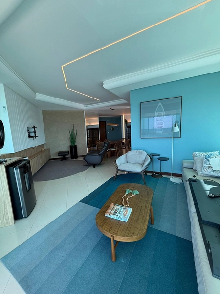 Requinte, frente ao mar, localizado em Meia Praia.: 3ª foto da galeria de imagens do imóvel