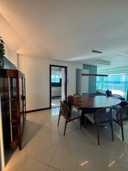 Requinte, frente ao mar, localizado em Meia Praia.: 9ª foto da galeria de imagens do imóvel